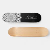 Schwarz-weißes Mandala Muster Monogram Skateboard (Horizontal)