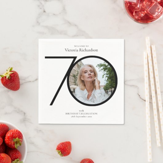 Schwarz-weißes Minimalistisches Foto zum 70. Gebur Serviette (Beispiel)