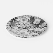 Schwarz-weißes modernes Watercolorland mit Blumen Pappteller (Schrägansicht)