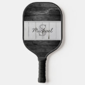Schwarz-weißes Monogramm aus rustikalem Holz Pickleball Schläger (Rückseite)