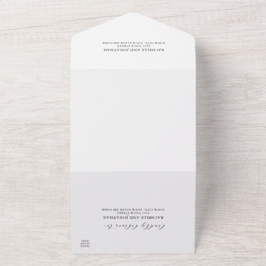 Schwarz-weißes Monogramm in einer Hochzeit All In One Einladung (Außenbereich)