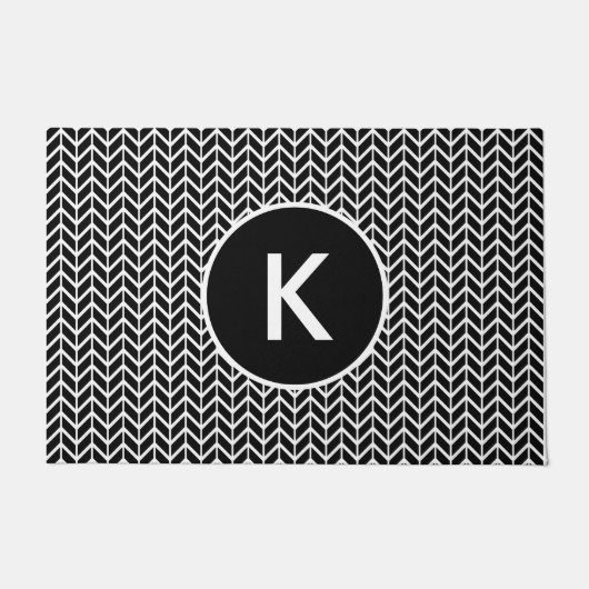 Schwarz-weißes Monogramm Zickzack Muster Fußmatte (Vorderseite)