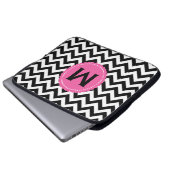 Schwarz-weißes Monogramm-Zickzack Muster Laptopschutzhülle (Vorne Knopf)