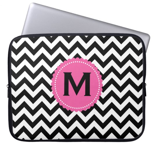 Schwarz-weißes Monogramm-Zickzack Muster Laptopschutzhülle (Vorderseite)