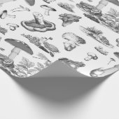 Schwarz-weißes Mushroom Frosch Schneckenwaldmuster Geschenkpapier (Ecke)
