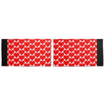 Schwarz-weißes Muster für große rote Herzen