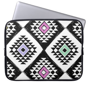 Schwarz-weißes Navajo Muster Laptopschutzhülle