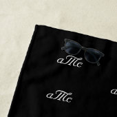 Schwarz-weißes Paar Monogramm Musternamen Strandtuch (Beispiel)