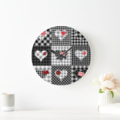 Schwarz-weißes Patchwork ist nahtlos. Große Wanduhr (Zuhause)