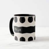 Schwarz-weißes Polka Dot Monogramm Einzigartiges M Tasse (Vorderseite Links)