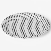 Schwarz-weißes Polka Dot Muster Pappteller (Schrägansicht)