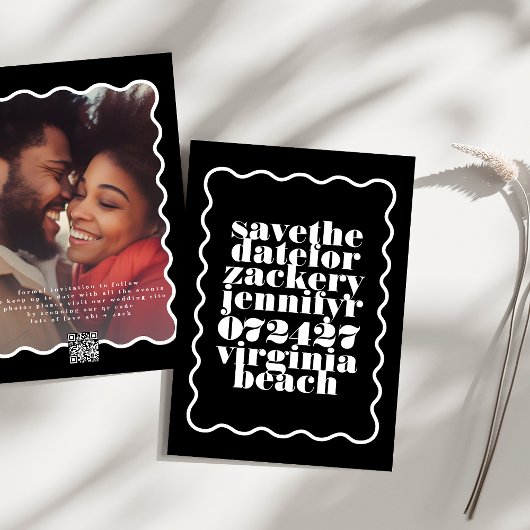 Schwarz-weißes QR-Code-Foto für fettformatiertes W Save The Date