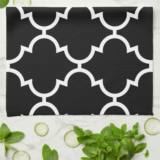 Schwarz-weißes Quatrefoil Muster Handtuch (Gefaltet)