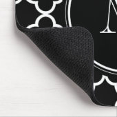 Schwarz-weißes Quatrefoil Muster, Ihr Monogramm Mousepad (Ecke)