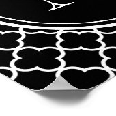 Schwarz-weißes Quatrefolienmuster, Ihr Monogramm Poster (Ecke)