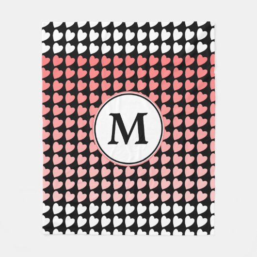 Schwarz-weißes rosa Herzmuster Monogramm Fleecedecke (Vorderseite)