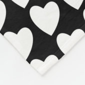 Schwarz-weißes rosa Herzmuster Monogramm Fleecedecke (Ecke)
