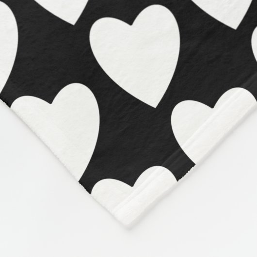 Schwarz-weißes rosa Herzmuster Monogramm Fleecedecke (Ecke)