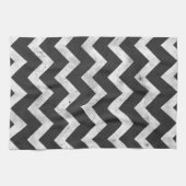 Schwarz-weißes Rustikal-Chevron-Muster Geschirrtuch (Horizontal)