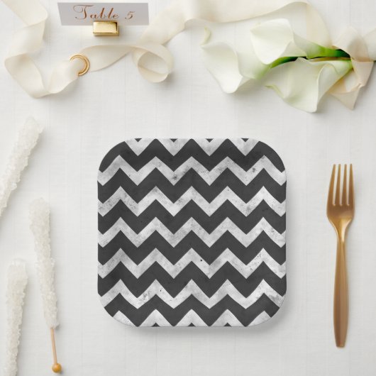 Schwarz-weißes rustikales Chevron-Muster Pappteller (Hochzeit)