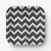 Schwarz-weißes rustikales Chevron-Muster Pappteller (Vorderseite)