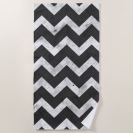 Schwarz-weißes rustikales Chevron-Muster Strandtuch