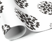 Schwarz-weißes Schneeflockenmuster Geschenkpapier (Rolleneckpunkt)