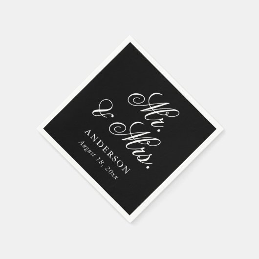 Schwarz-weißes Script Mr. & Mrs. Wedding Serviette (Ecke)
