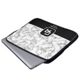 Schwarz-weißes Stone Monogramm Laptopschutzhülle (Vorne Knopf)
