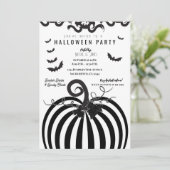 Schwarz-weißes Stripe Pumpkin & Bats Halloween-Par Einladung (Stehend Vorderseite)