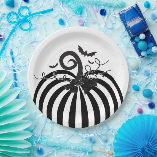 Schwarz-weißes Stripe Pumpkin & Bats Halloween-Par Pappteller (Party)