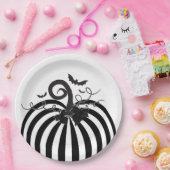 Schwarz-weißes Stripe Pumpkin & Bats Halloween-Par Pappteller (Party)