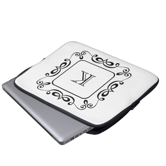 Schwarz-weißes Swirl Geblüht Anfangsmonogramm Laptopschutzhülle (Vorne Knopf)