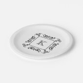 Schwarz-weißes Swirl Geblüht Anfangsmonogramm Pappteller (Schrägansicht)