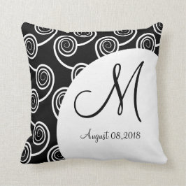 Schwarz-weißes Swirl-Monogramm-Hochzeitskissen Kissen