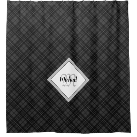 Schwarz-weißes Tartan Weihnachtsmuster Monogram Duschvorhang (Vorderseite)