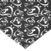 Schwarz-weißes Treble Clef Herz Musiknotens Muster Tischdecke (Schrägansicht)