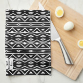 Schwarz-weißes Tribe-Muster: Monogramm-Küchendekor Handtuch (Viertel Falte)