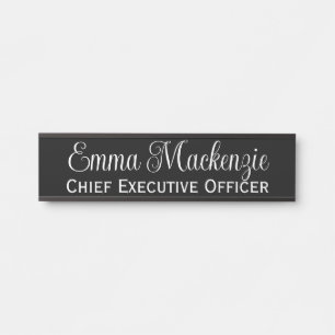 Schwarz-weißes Türschild für Büro im Skript-Stil