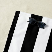 Schwarz-weißes und rosa gestreiftes Badetuch (Beispiel)