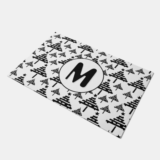 Schwarz-weißes Weihnachtsbaummuster Monogramm Fußmatte (Schrägansicht)