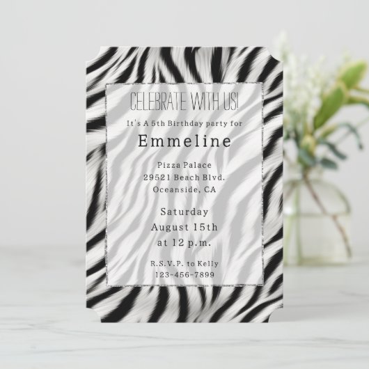 Schwarz-weißes Zebra Einladung (Stehend Vorderseite)