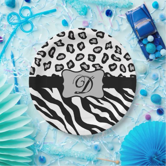 Schwarz-weißes Zebra Leopard-Monogramm Pappteller (Party)