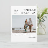 Schwarz-weißes zeitgenössisches Monogramm-Foto Einladung (Stehend Vorderseite)