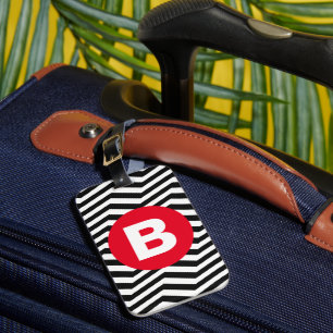 Schwarz-weißes Zickzack-Muster mit rotem Monogramm Gepäckanhänger