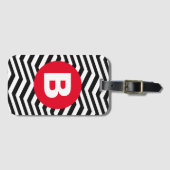 Schwarz-weißes Zickzack-Muster mit rotem Monogramm Gepäckanhänger (Vorderseite (Horizontal))