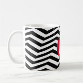 Schwarz-weißes Zickzackmuster mit rotem Monogramm Kaffeetasse (Links)
