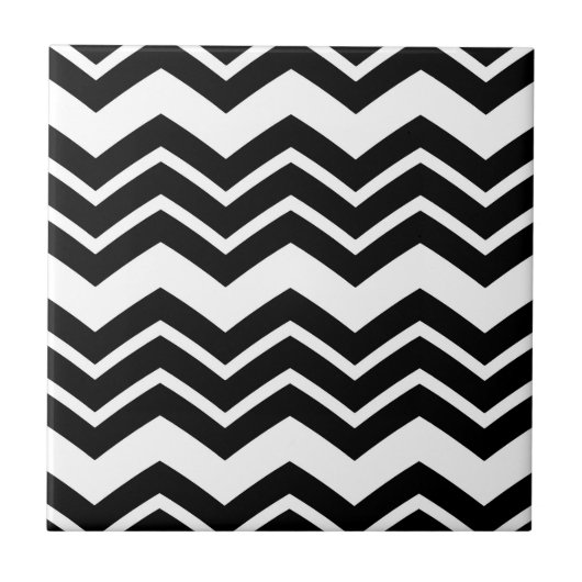 Schwarz-weißes Zigzag Zickzack Muster Fliese (Vorderseite)