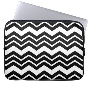 Schwarz-weißes Zigzag Zickzack Muster Laptopschutzhülle