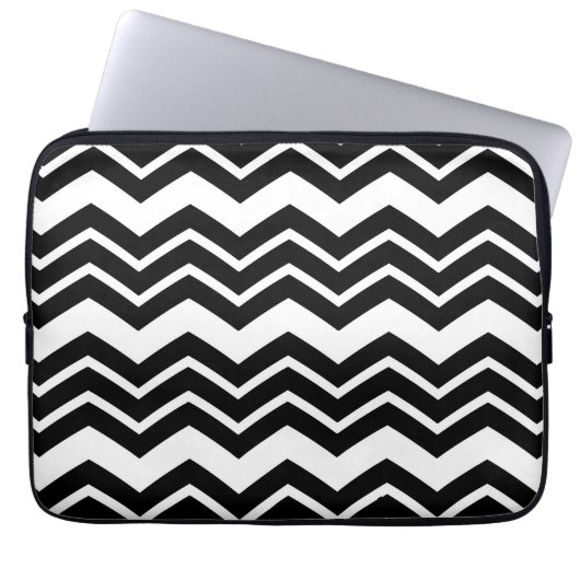 Schwarz-weißes Zigzag Zickzack Muster Laptopschutzhülle (Vorderseite)